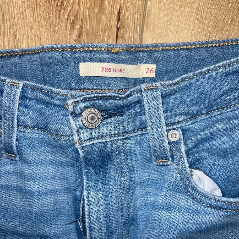 Women’s Levi’s 726 High Rise Flare Light Blue Distressed Jeans Size 26 - Picture 10 of 14
